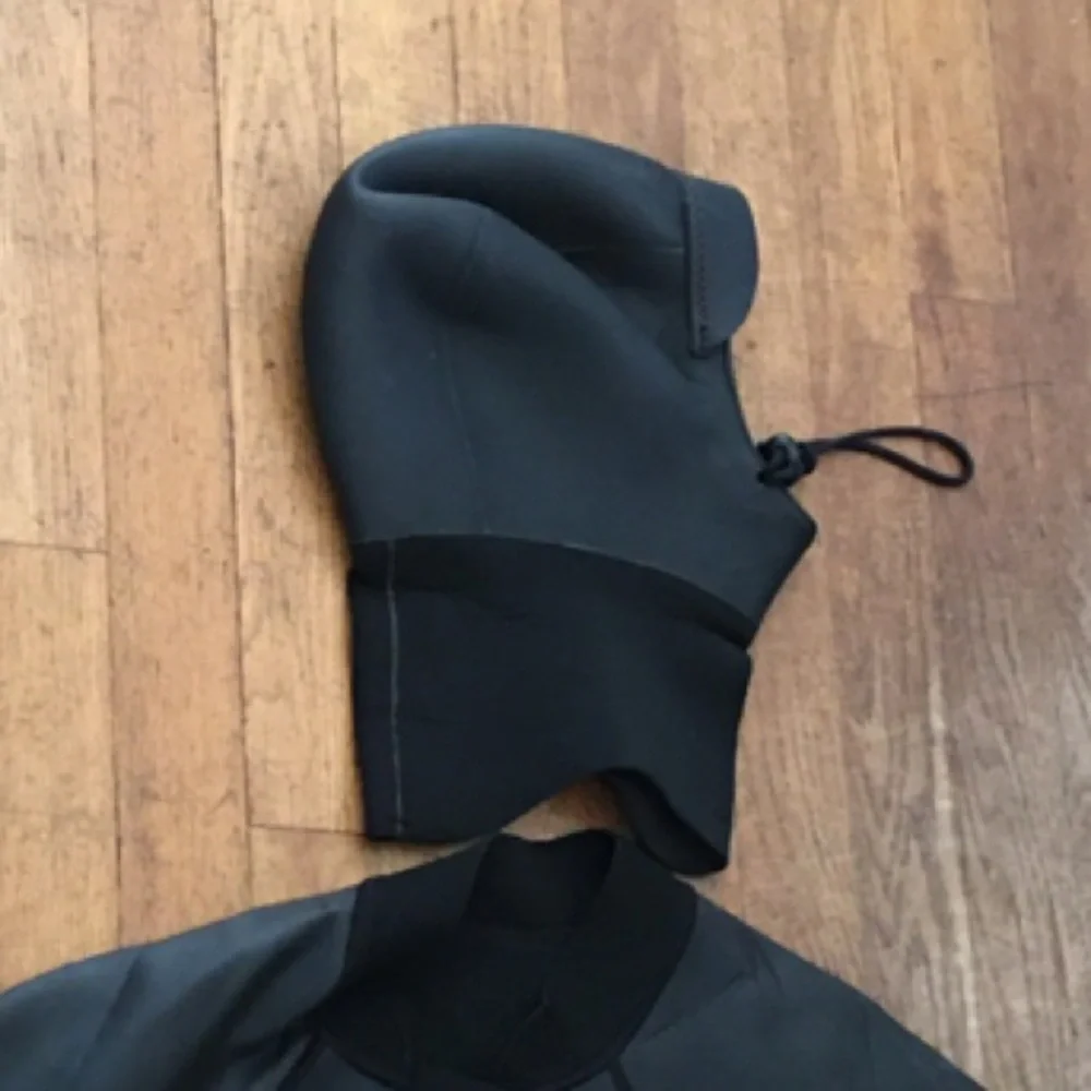 XCEL Men’s Black Surf Hood with Patterned Lining